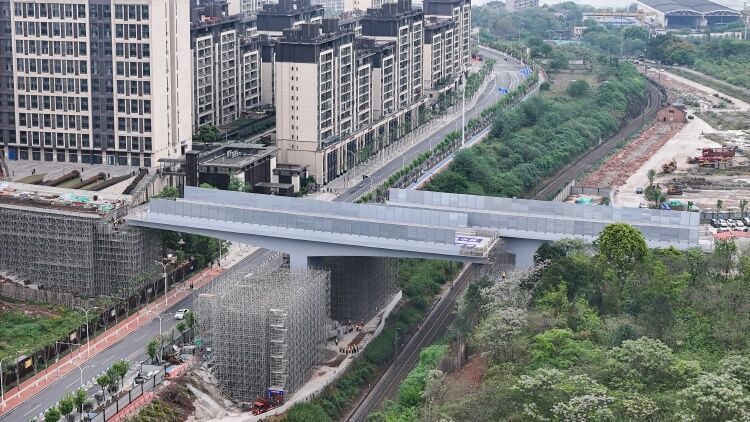 1.4万余吨!上跨成渝铁路的双幅转体桥成功转体 1.4万余吨!上跨成渝铁路的双幅转体桥成功转体