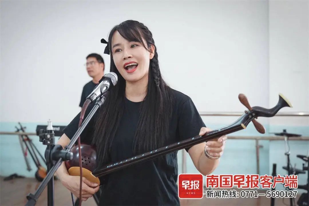 山歌还能融入电音?这支广西乐队让全网上头…… 山歌还能融入电音?这支广西乐队让全网上头……