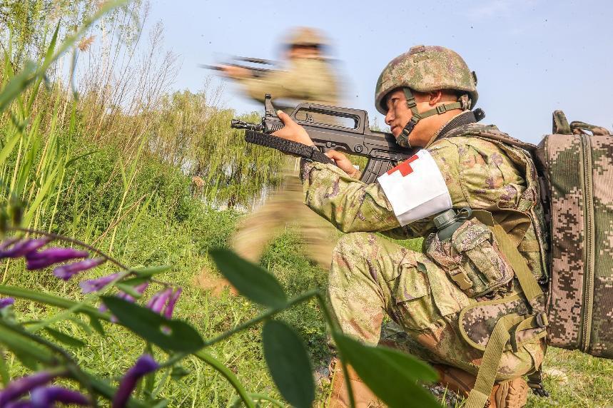 精兵这样练成 直击春日里的演训场