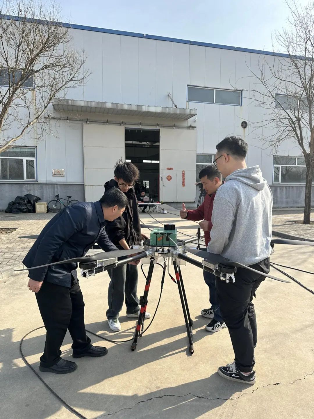 八达岭长城上,喝一杯无人机送来的咖啡,真能成? 八达岭长城上,喝一杯无人机送来的咖啡,真能成?