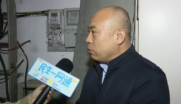 一声巨响！居民楼配电间深夜冒浓烟，抢修后还有重重问题待解……