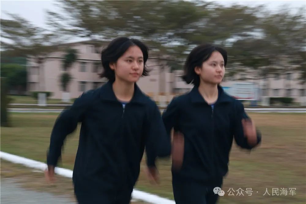 双胞胎姐妹，“特三级”×2！