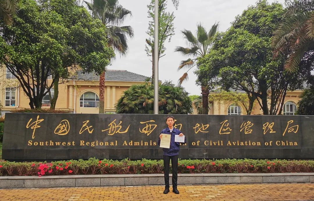 西南首个!四川“00后”男生造飞机首飞成功 西南首个!四川“00后”男生造飞机首飞成功