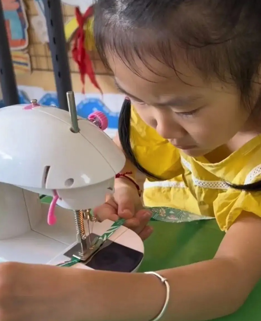 烙饼刮鳞搬砖，还孩子们童年应有的样子