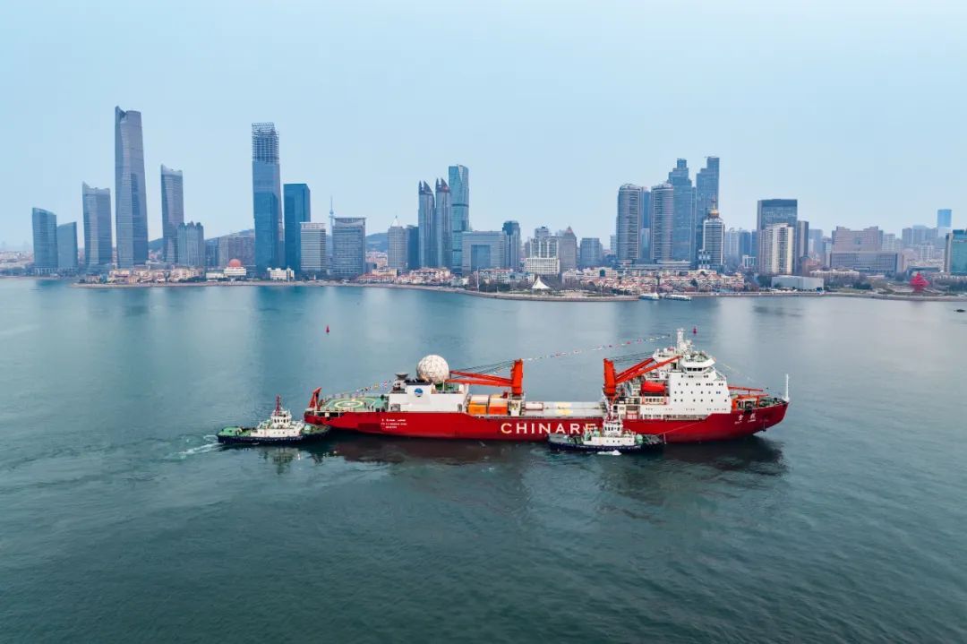 凯旋归来！“雪龙”号极地考察破冰船停靠山东青岛