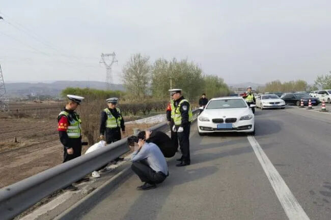 “他要拉我活埋”！男子报警称被绑架……结果令人“吐血”