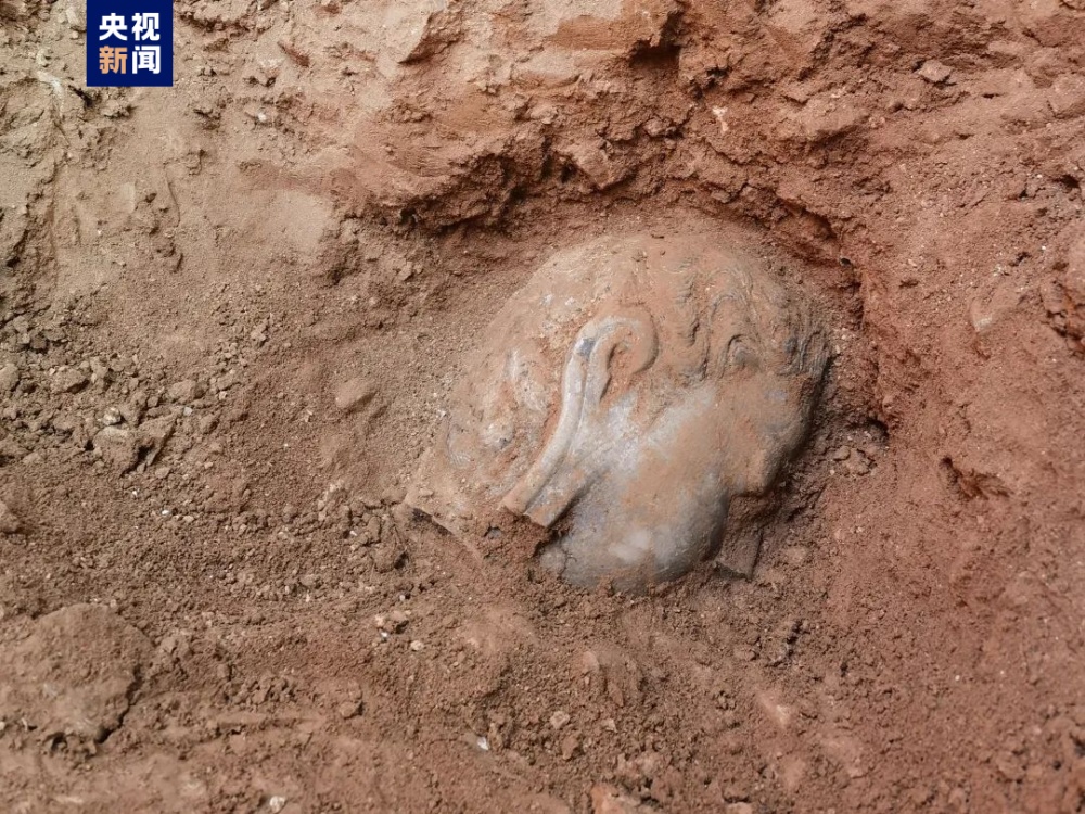 考古新发现！龙门石窟墙壁内首次发现石刻造像