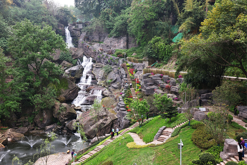 重庆江北：徐悲鸿艺术街区巴人汲水公园开园