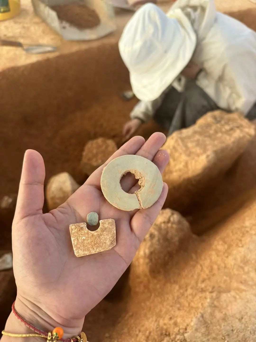 独家解密！深汕商周古墓开“盲盒”！文物+1+1+1......