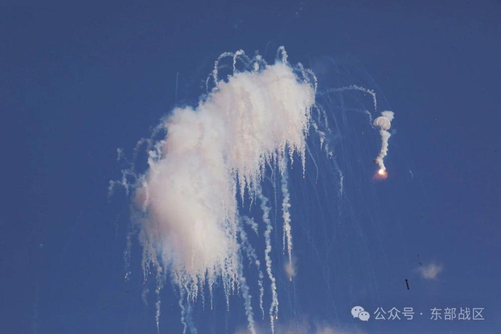 想看海军实战，点这里！东部战区海军东海训练燃爆海疆