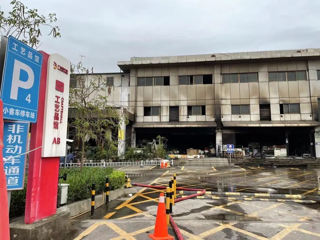 突发火灾，芳村花鸟鱼虫新世界怎样了？记者直击→