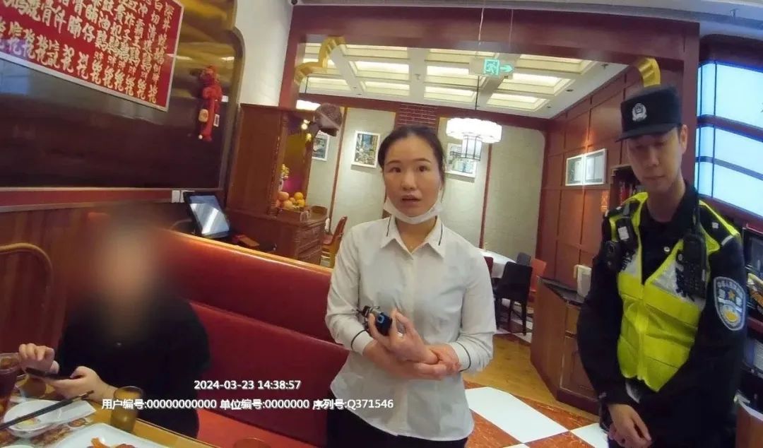 太恶心…这对情侣，双双被拘！