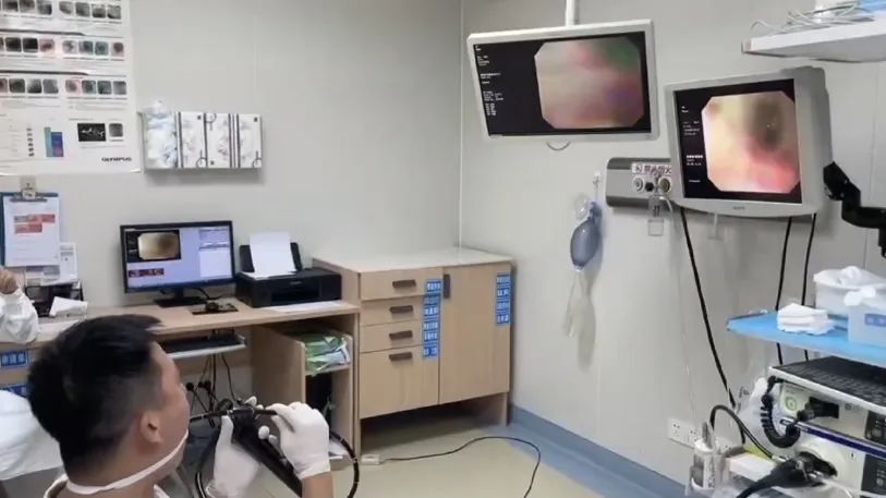 太拼了！广州医生无麻醉给自己做胃肠镜，原因竟是……