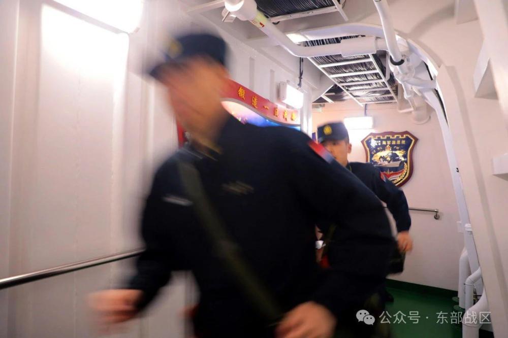 想看海军实战，点这里！东部战区海军东海训练燃爆海疆