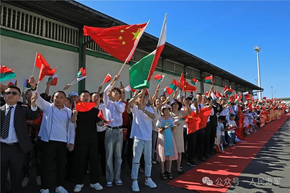 海军第45批护航编队访问马达加斯加