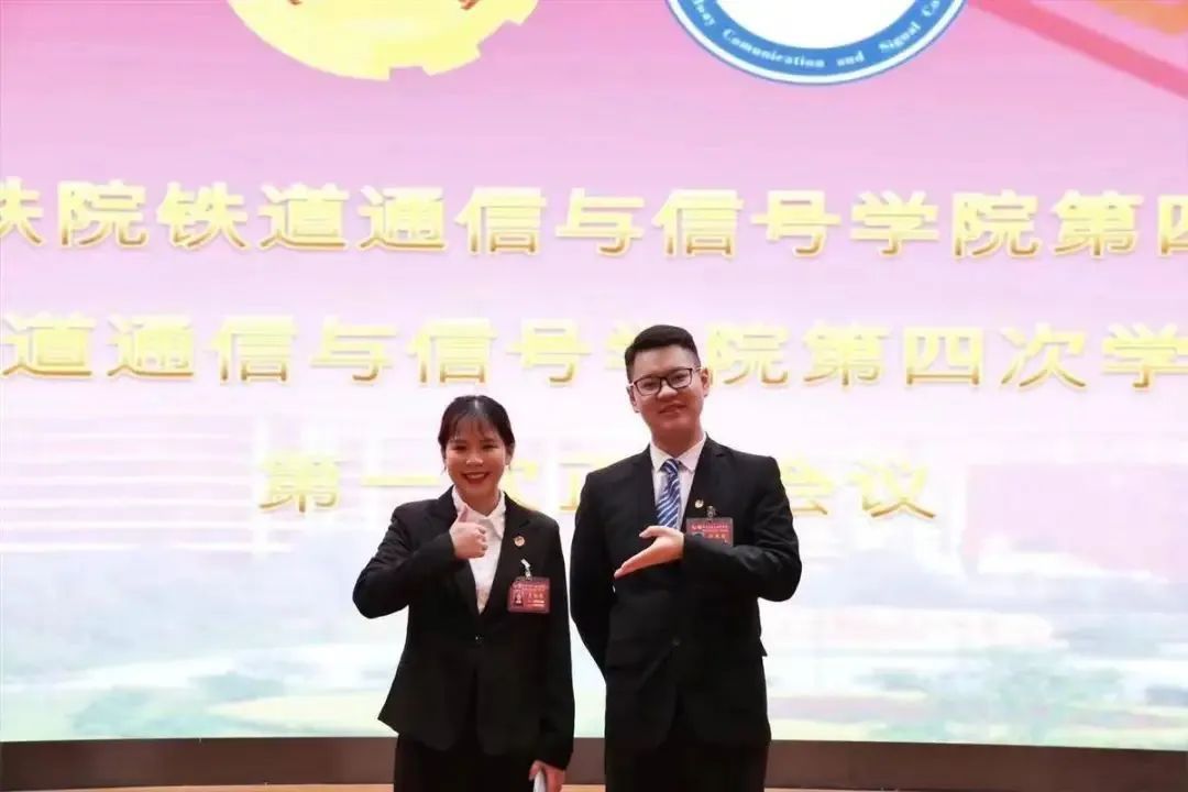 从高考270分到研究生!上岸的他还减重近百斤,颜值逆袭...... 从高考270分到研究生!上岸的他还减重近百斤,颜值逆袭......