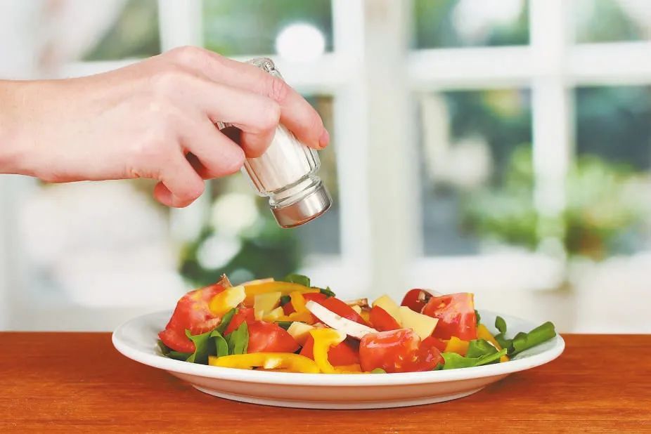 盐少了菜不好吃?权威教你“减盐不减咸” 盐少了菜不好吃?权威教你“减盐不减咸”