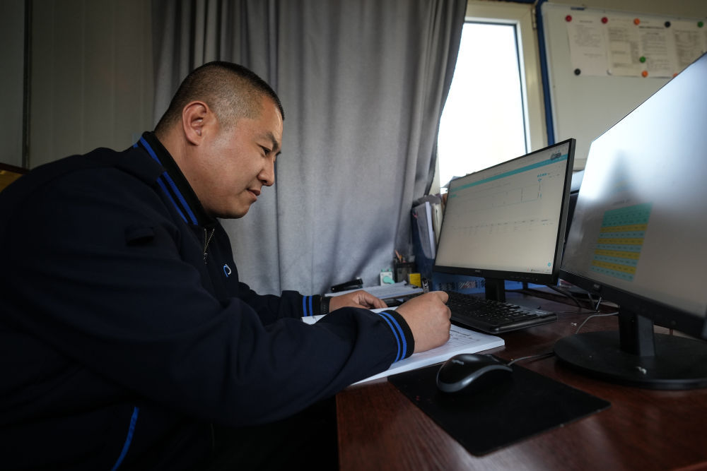 新华全媒+丨村里有了“网约公交车” 新华全媒+丨村里有了“网约公交车”