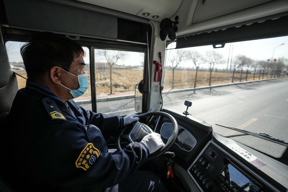 新华全媒+丨村里有了“网约公交车” 新华全媒+丨村里有了“网约公交车”