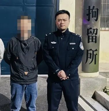 真假警察现场碰面！好尴尬...好慌张...