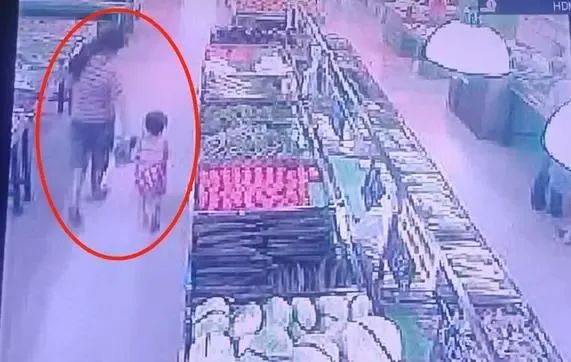 深圳4岁女孩被拐15年案开审!拐骗者庭上仍在“狡辩”,家人希望顶格判罚 深圳4岁女孩被拐15年案开审!拐骗者庭上仍在“狡辩”,家人希望顶格判罚