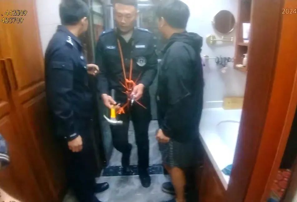 危急时刻!他“从天而降” 危急时刻!他“从天而降”