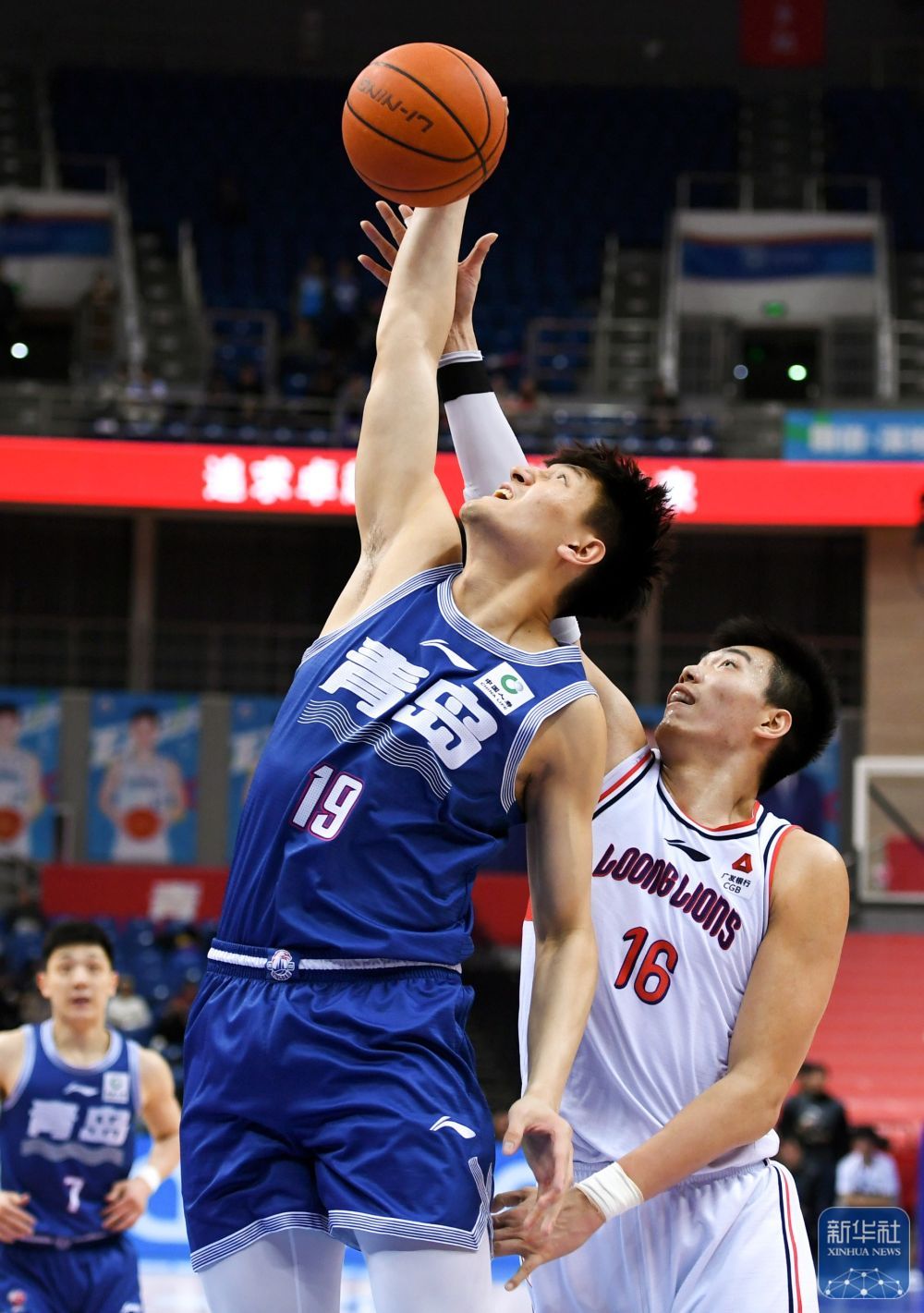 篮球丨CBA季后赛：广州龙狮胜青岛国信水产