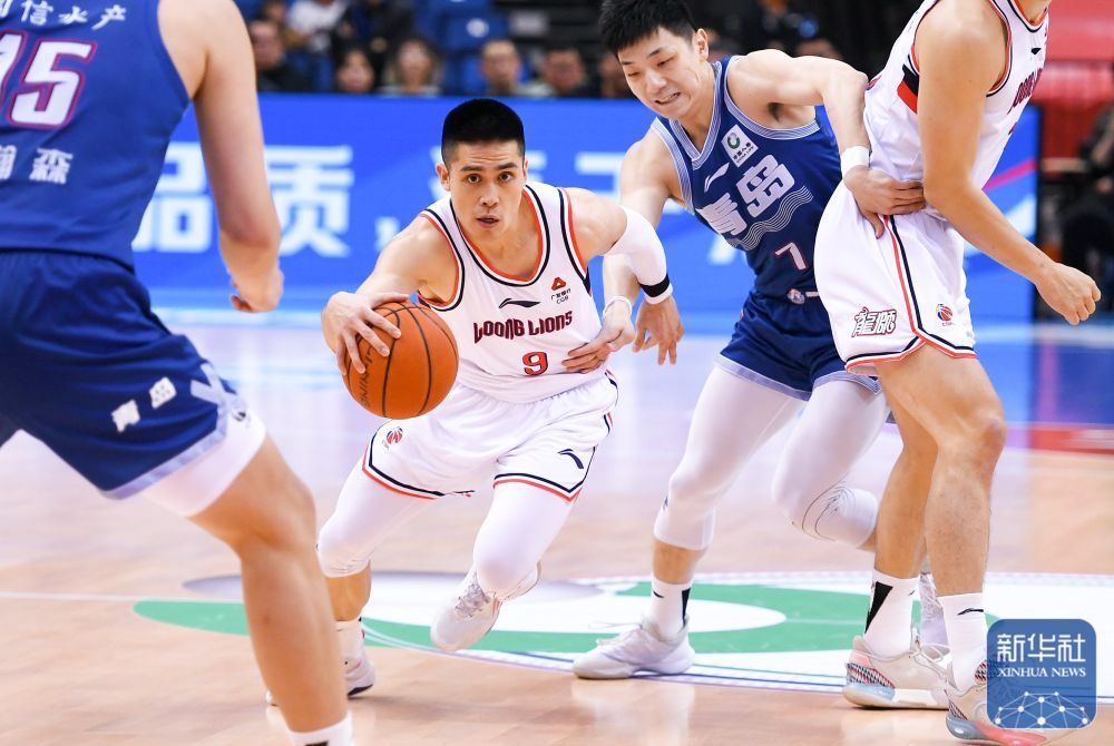 篮球丨CBA季后赛：广州龙狮胜青岛国信水产