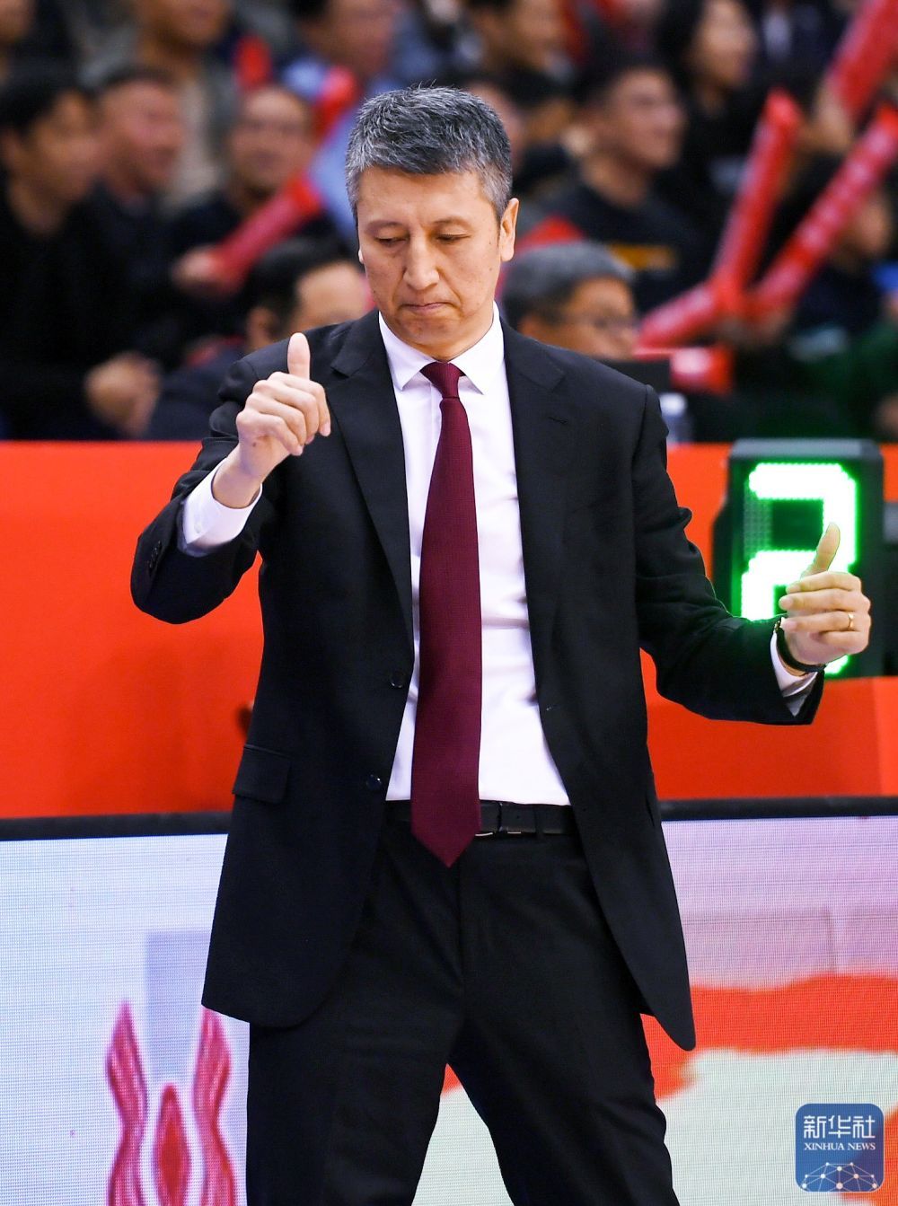 篮球丨CBA季后赛：广州龙狮胜青岛国信水产