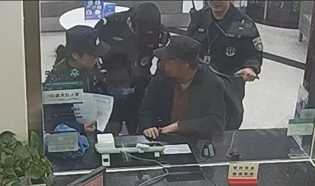 水果店消费8万？民警一查：这事不简单……