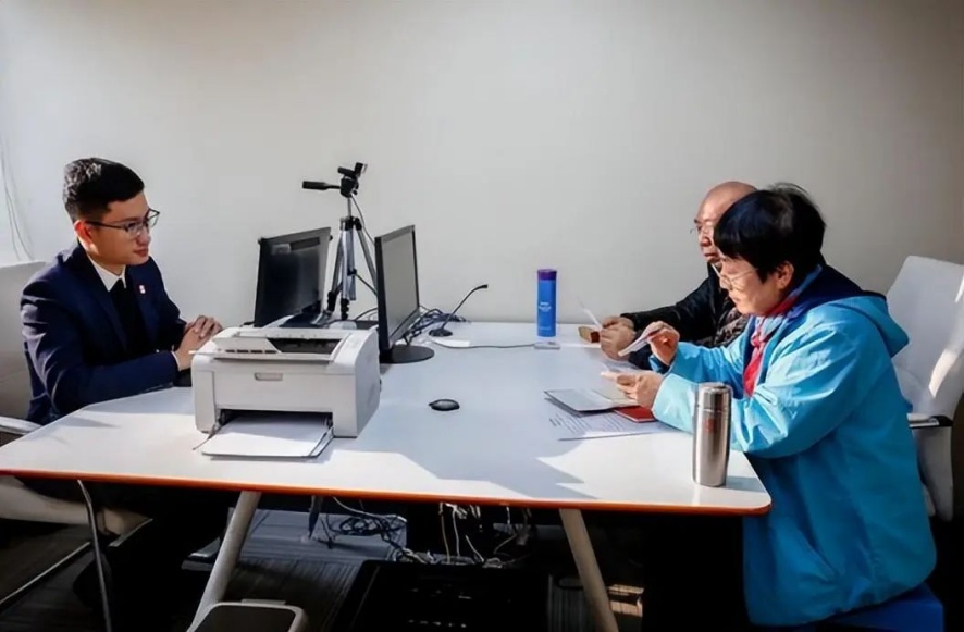 房产、积蓄毫无保留地交给儿子，上海老夫妇被扫地出门、租房度日