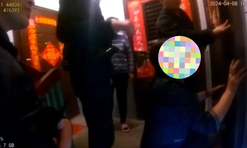 危急时刻!他“从天而降” 危急时刻!他“从天而降”