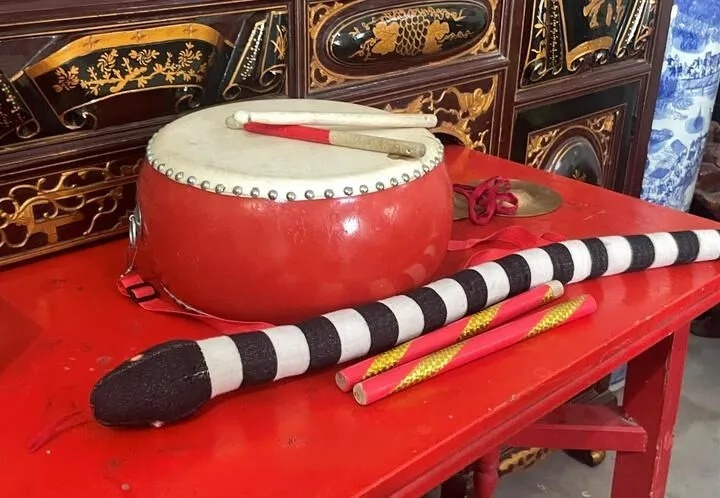 又猛又萌！和英歌队对跳“战舞”的5岁女娃是她！