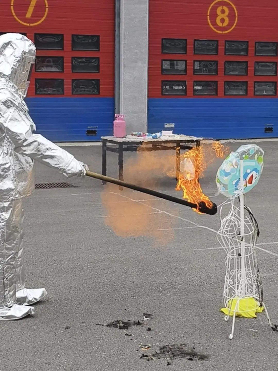 惊现爆炸现场!这个东西易爆炸,北京家长一定要看 惊现爆炸现场!这个东西易爆炸,北京家长一定要看