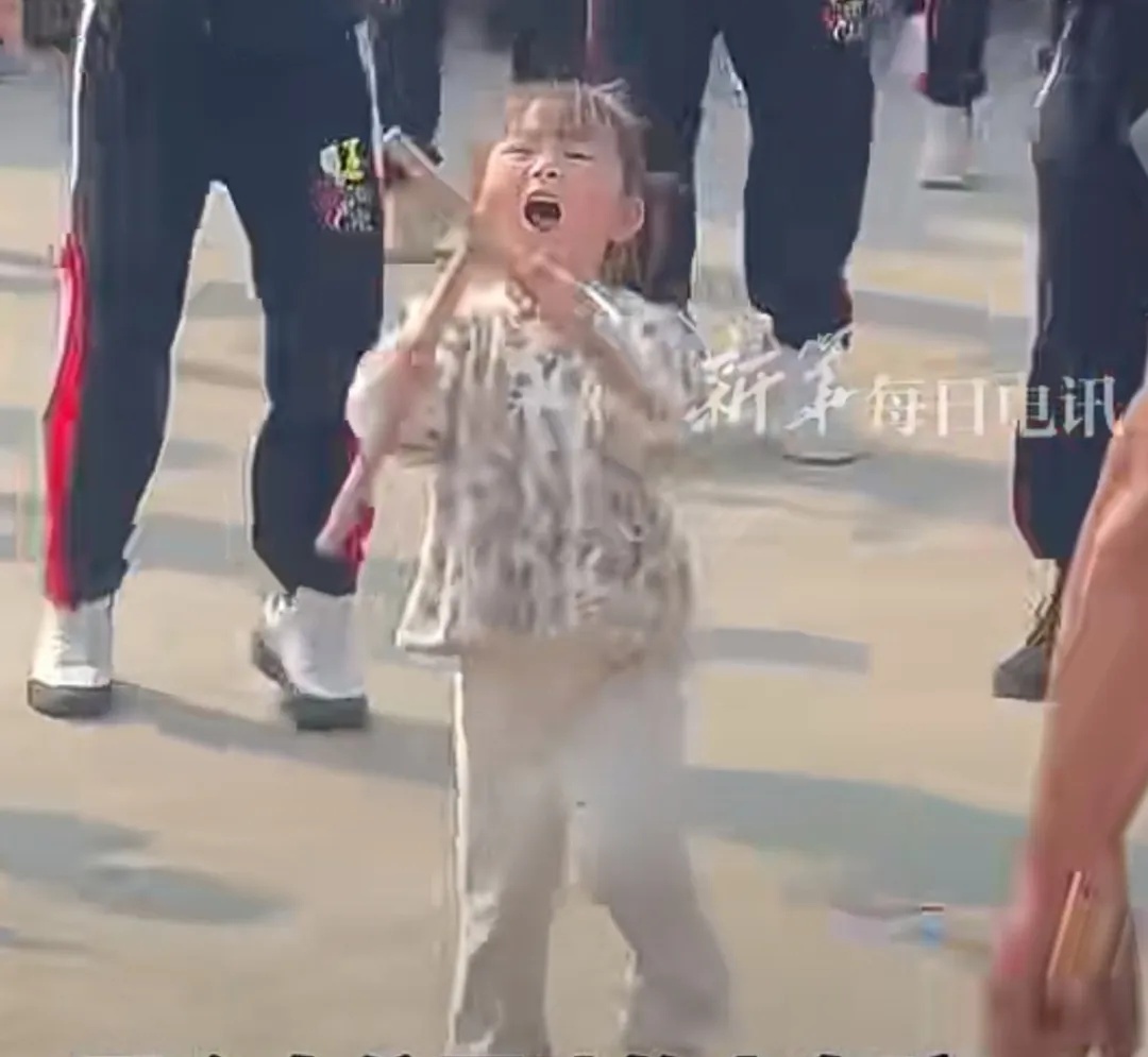 又猛又萌！和英歌队对跳“战舞”的5岁女娃是她！