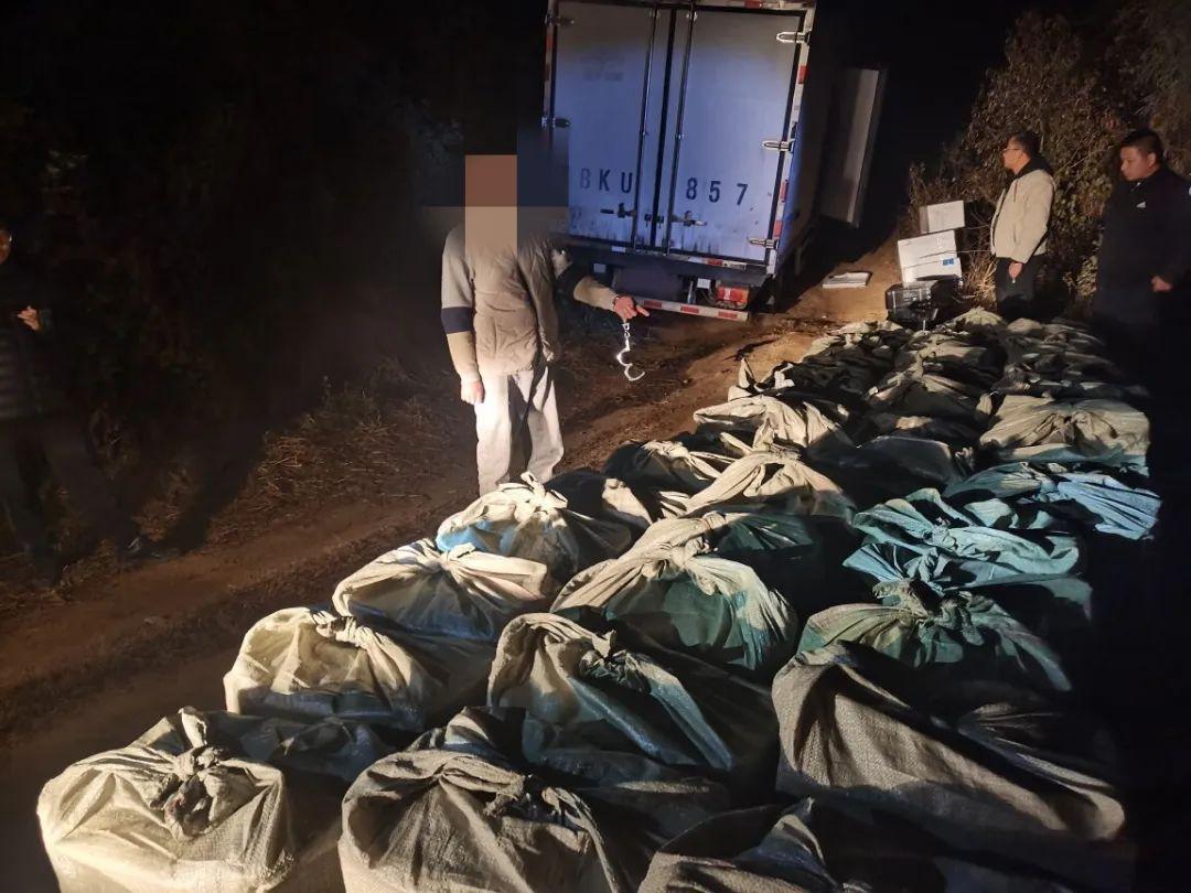 云南楚雄警方破获一起假烟案:查获假烟6万余支,抓获3人 云南楚雄警方破获一起假烟案:查获假烟6万余支,抓获3人