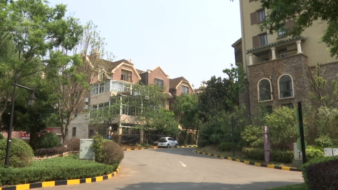 “气流把他们冲了两米远”！昆明一小区发生燃气爆燃