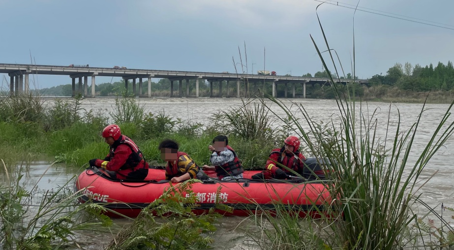 “史上最短钓鱼直播”！5名主播狼狈“下线”