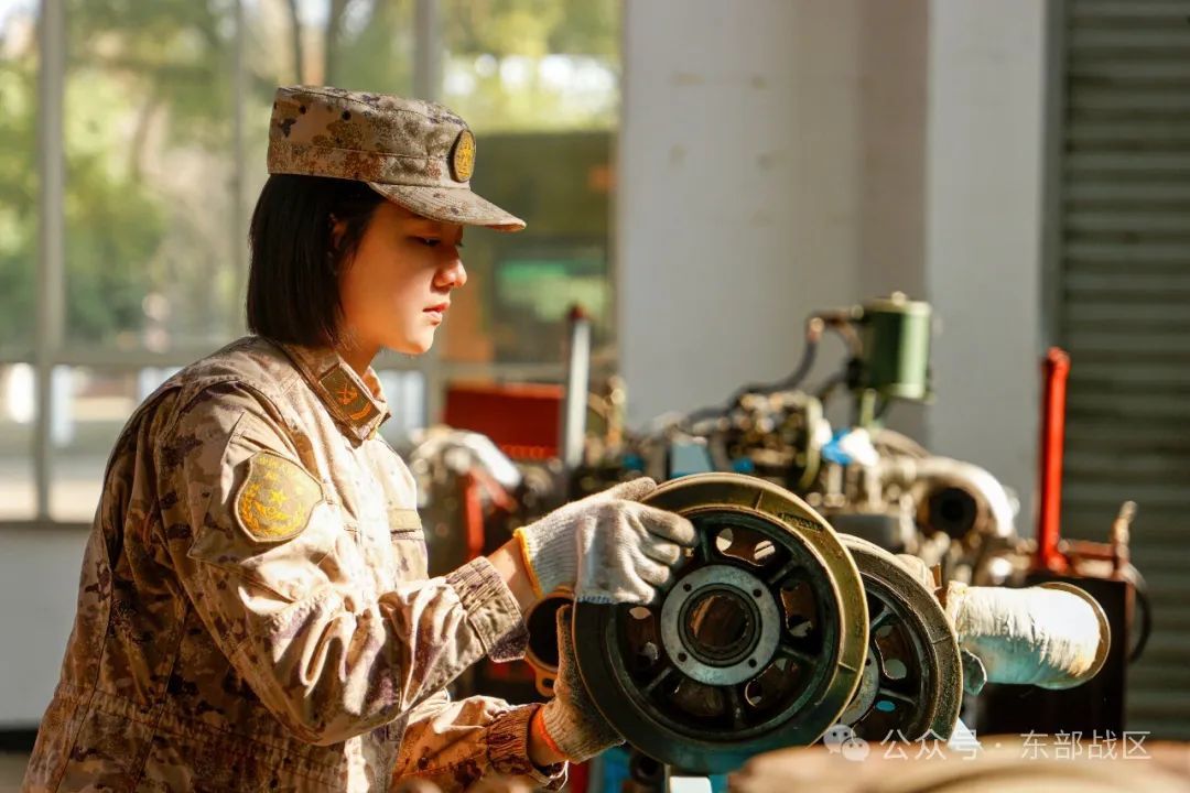太飒了！这个“女教头”获评装甲驾驶特级，荣立二等功……