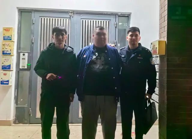 男子假扮健壮帅哥，网恋诈骗4名女大学生被刑拘