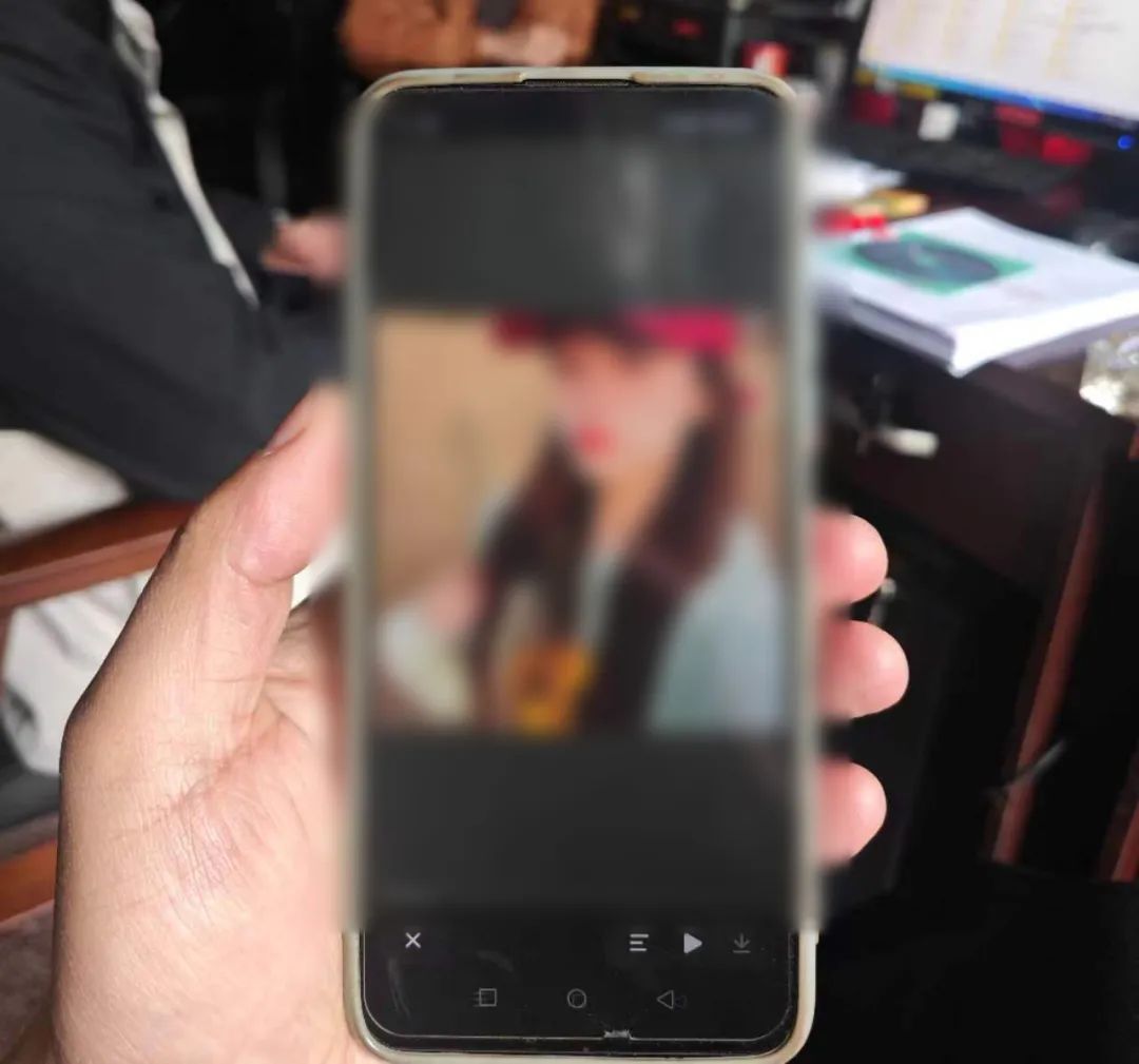 同时和五名未婚男青年恋爱，重庆这个 “ 爱情屠夫 ” 落网