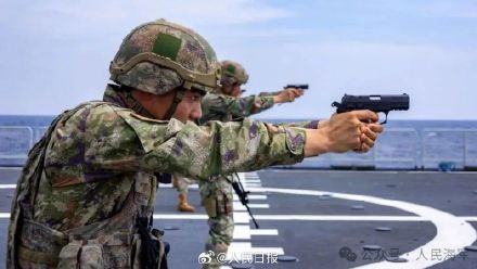 现场画面!第46批护航编队特战队员武力营救操演 现场画面!第46批护航编队特战队员武力营救操演