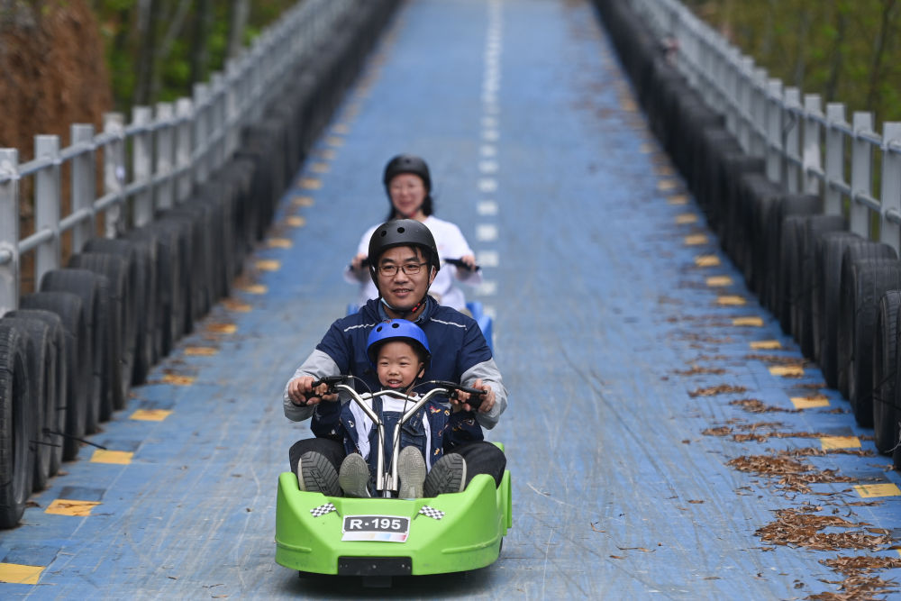 浙江安吉：山川乐园引客来