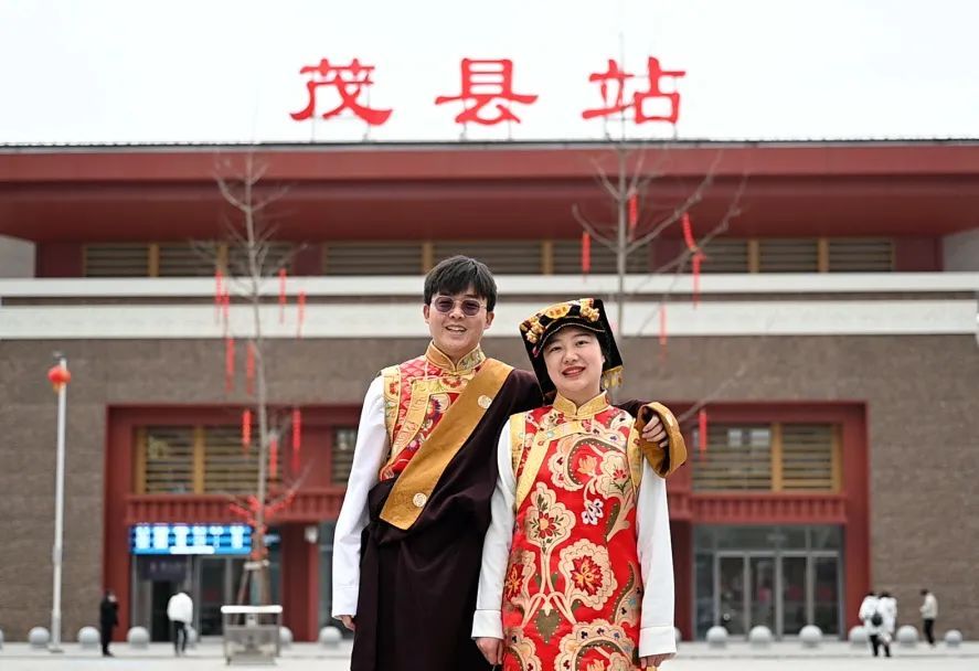同在一个铁路单位的“95后”双职工，为这件事推迟婚礼两年