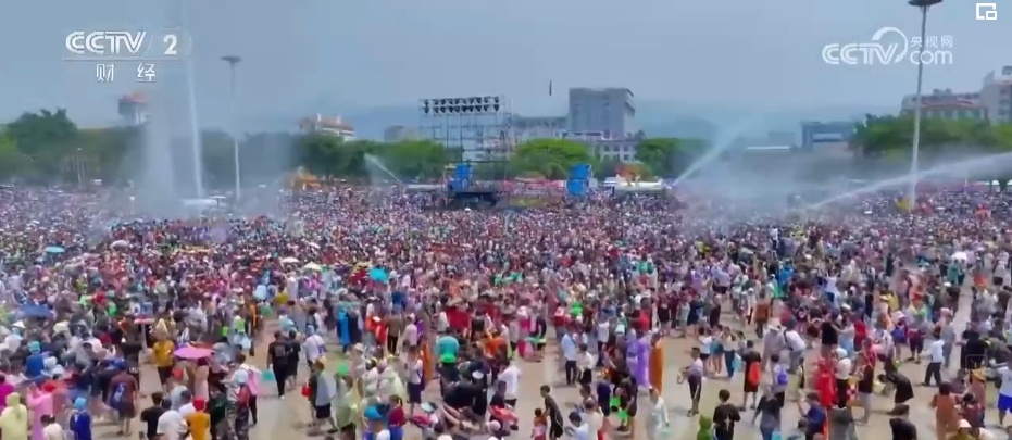 “三月三”“泼水节”,乐翻天!“传统节日+旅游”推动跨境游持续升温 “三月三”“泼水节”,乐翻天!“传统节日+旅游”推动跨境游持续升温