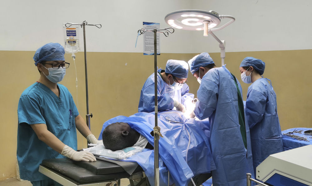 中国援南苏丹医疗队守护当地民众健康 中国援南苏丹医疗队守护当地民众健康