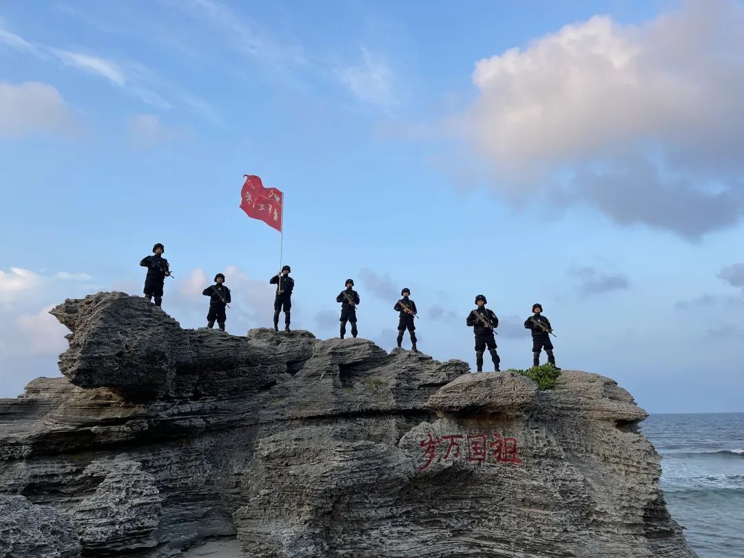 “这是我见过最简陋的升旗台……”但它代表的是每一寸国土海疆！