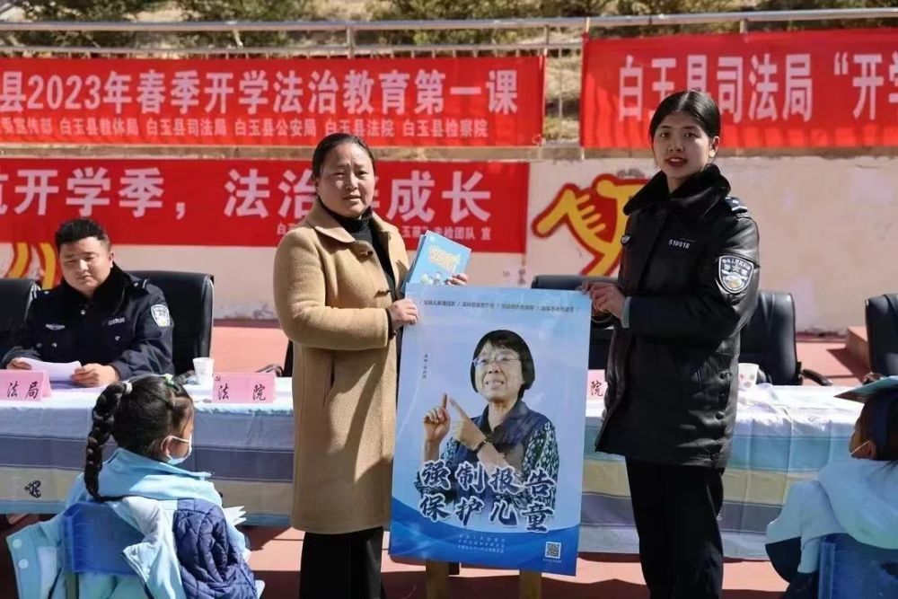 四川甘孜州检察机关依托“未检+”工作保护未成年人合法权益