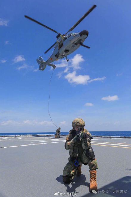 现场画面!第46批护航编队特战队员武力营救操演 现场画面!第46批护航编队特战队员武力营救操演