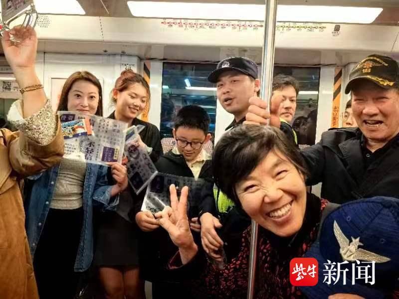 南京地铁警方春日反诈“空降”景区车站和反诈专列